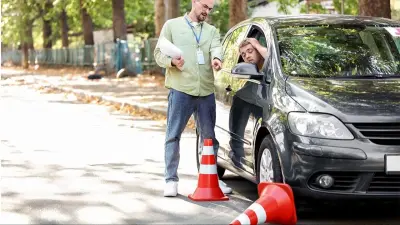 Alanya'da Ehliyet Sınavı İçin Yeni Dönem: Sürücü Adayları Artık Alışveriş Merkezi Otoparkına Girecek